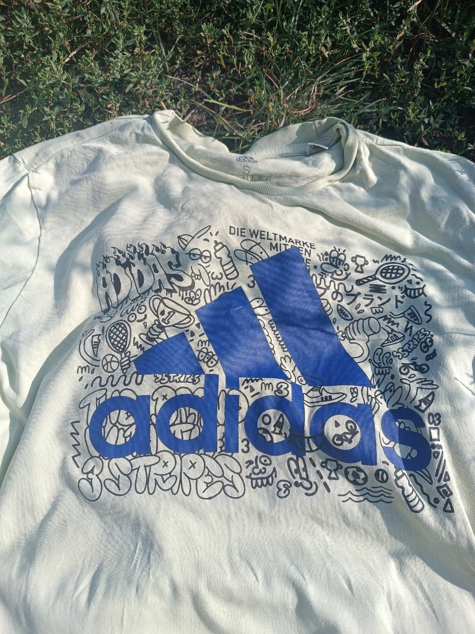 Футболка Adidas.