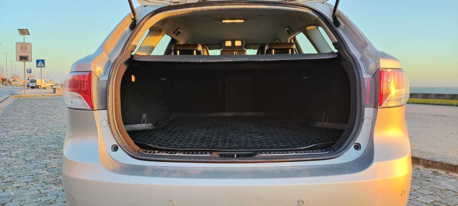 Toyota Avensis 2.0 D4D (126CV) - Exclusive + Estofos em Pele + GPS