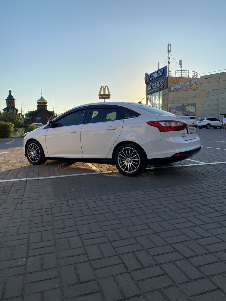 Ford Focus 3 дорестаіл 1.6 бензин офіційний