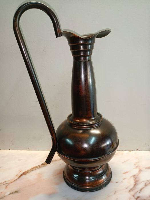 Belíssimo jarro em latão polido "LATARY M DE CAMBRA PORTUGAL" medidas: