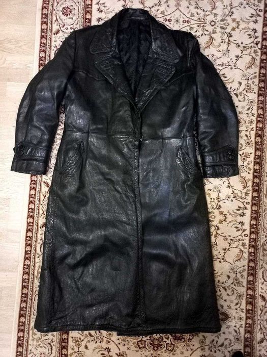 Довгий чоловічий шкіряний плащ