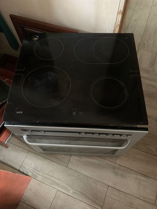 Духовий шкаф AEG з варочною поверхнею