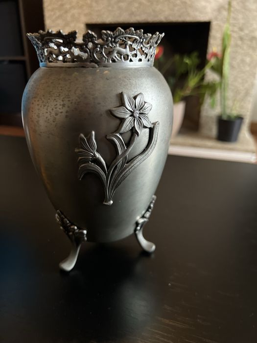 Vaso decorativo, 96% de estanho