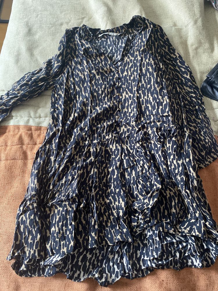 Varios vestidos pouco usados