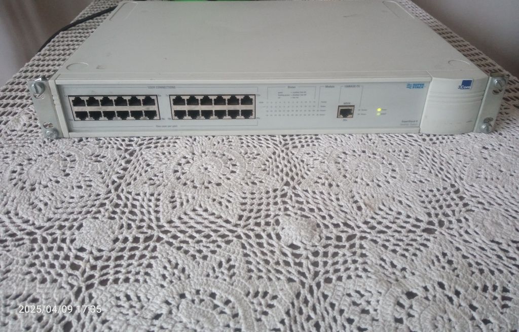 Switch/przełącznik sieciowy SUPER STACK II  3com 24-porty