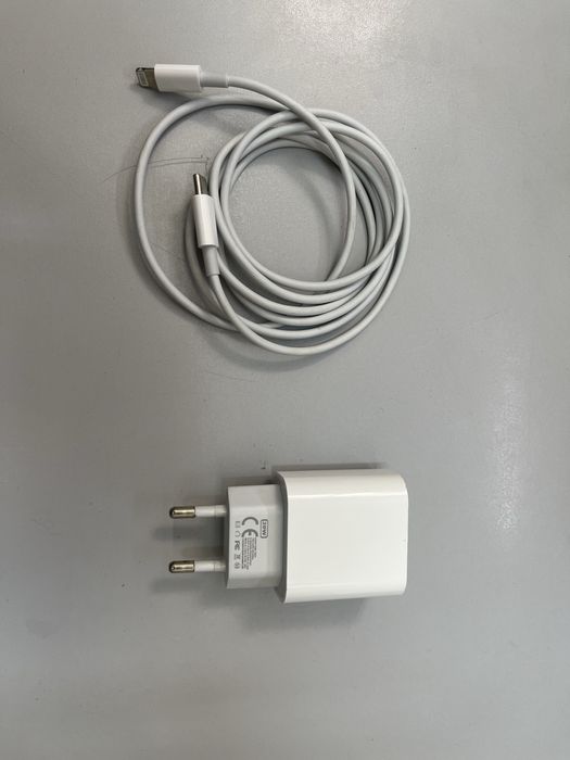 Кабель та блок живлення Apple