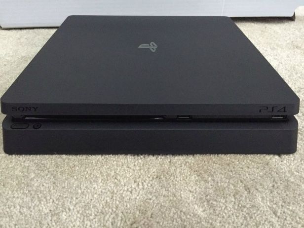 PS4 Slim 1Tb + 4 jogos + 4 comandos + phones Asus