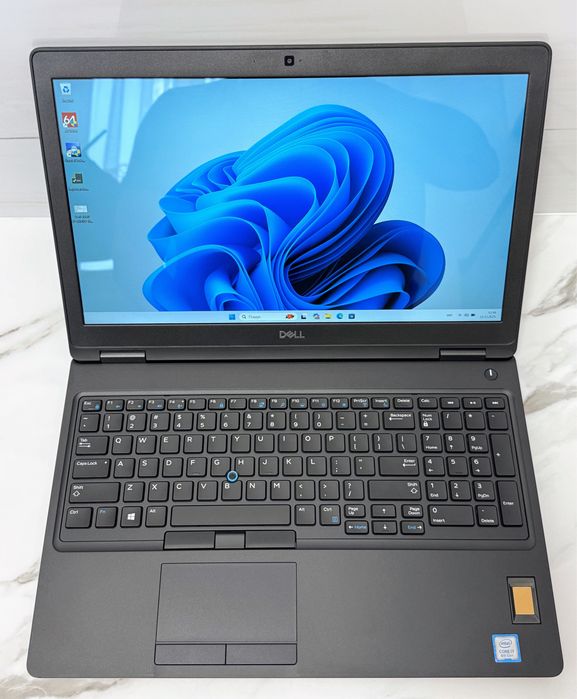 Dell Latitude 5590 15.6"TOUCH FHD IPS|i7-8650U|16GB|256 SSD|АКБ 4%