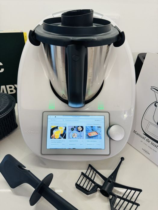 Bimby TM6 (com varoma, cesto, borboleta, espátula e livro ABC)