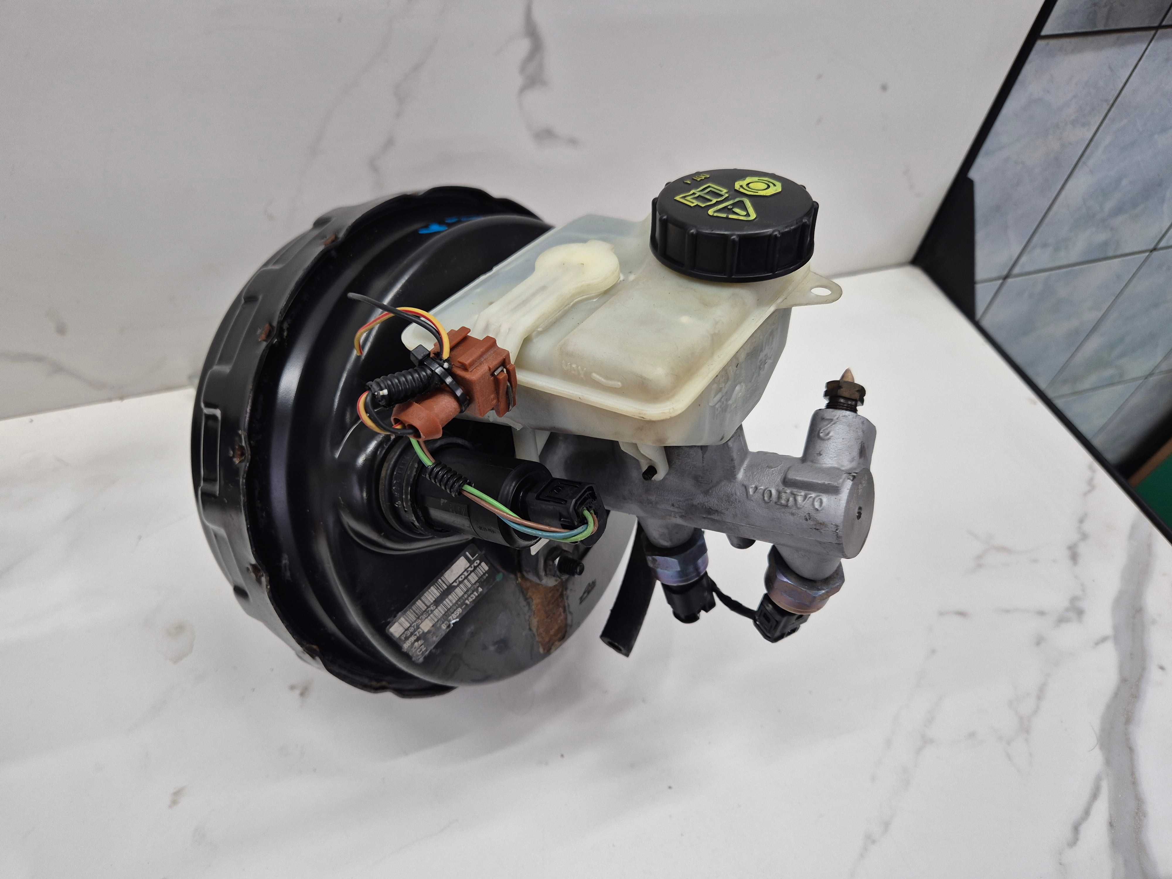 volvo V70 II S60 2.4 D5 serwo servo pompa hamulcowa hamulcowe czujniki