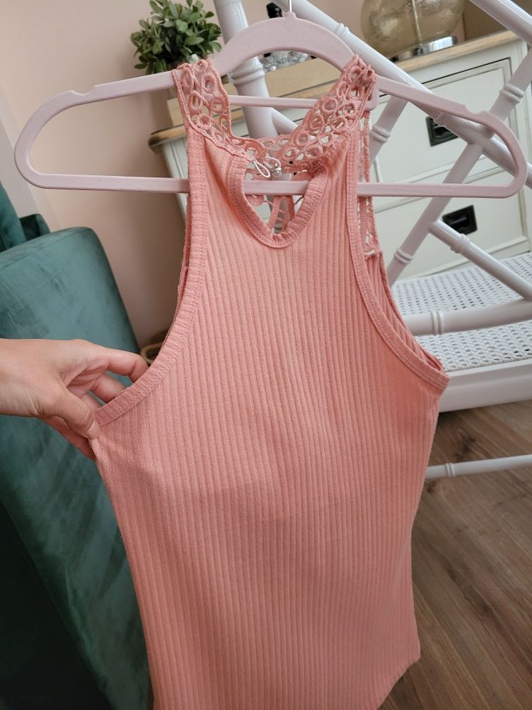 Body/top de cor salmão / rosa com renda