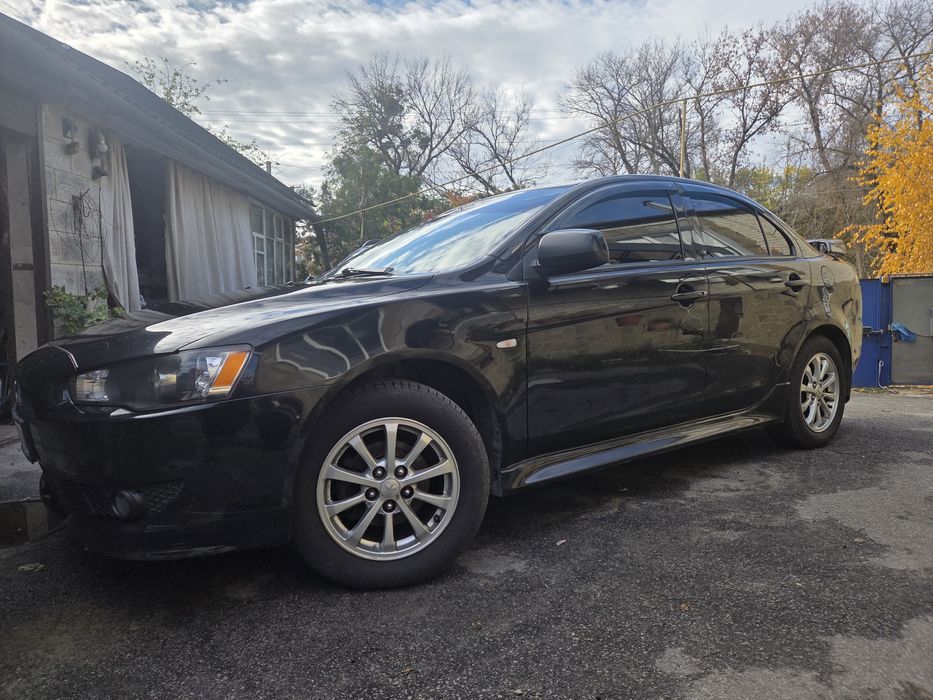 Продам Mitsubishi Lanser 10 2011г. 2л.