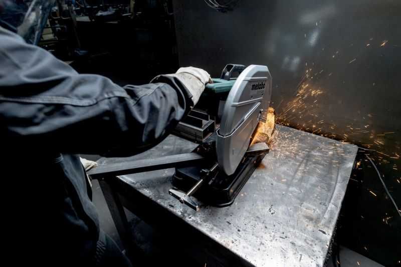 Монтажная пила Metabo CS 22-355