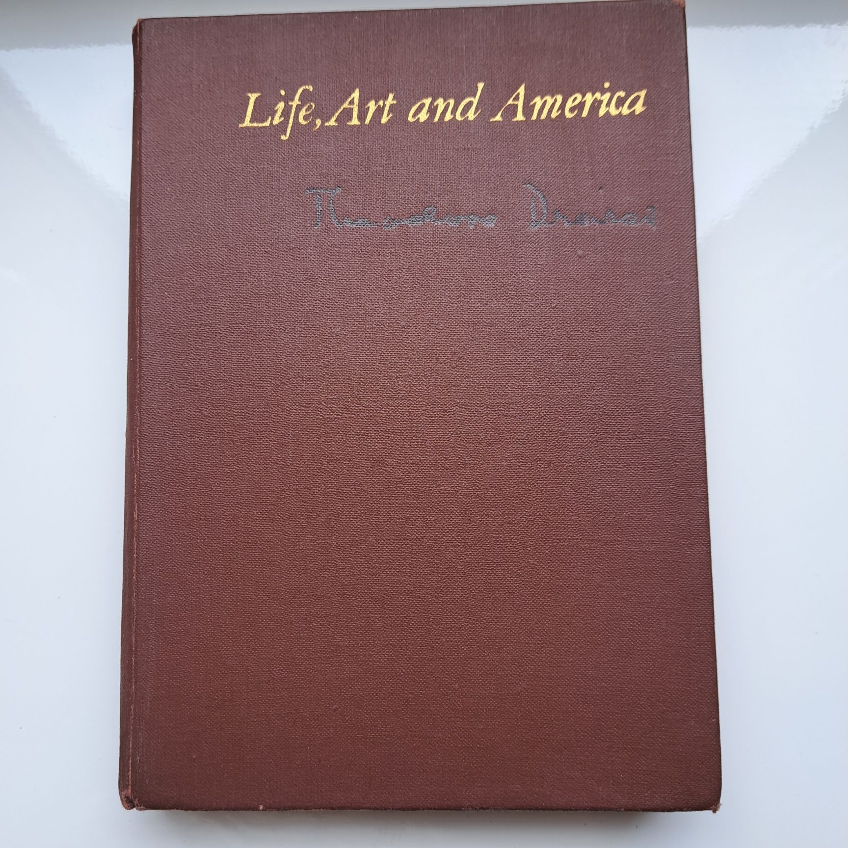 T. Dreiser. Life, Art and America. 1976, 368 стр.