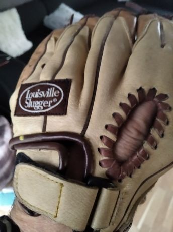 rękawica baseballowa Louisville Slugger