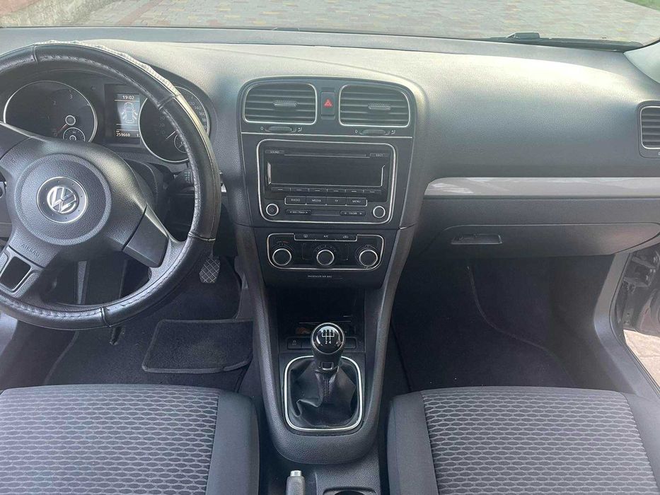 Продам гольф 6 . 1.6 тді універсал 2013 р.в.