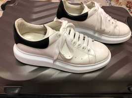 Alexander Mcqueen Oversized Sneaker in White/black  553680WHGP59061