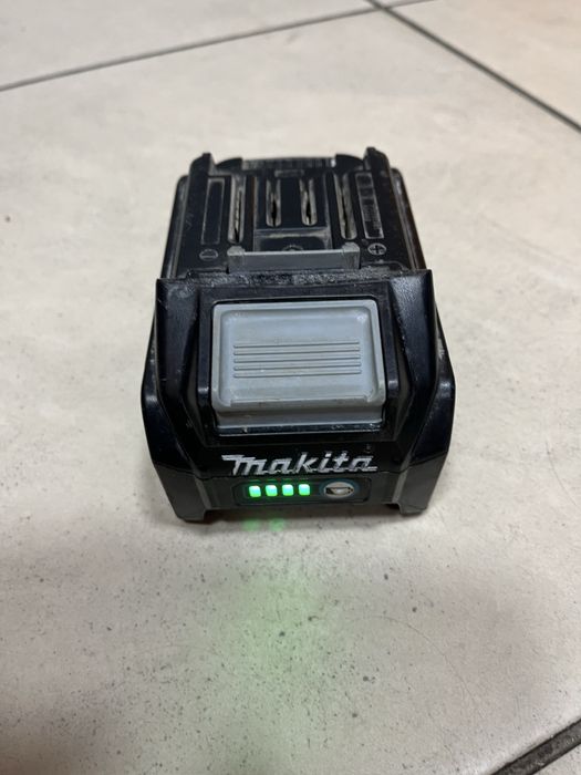 Акумуляторна болгарка Makita Ga038Gt201