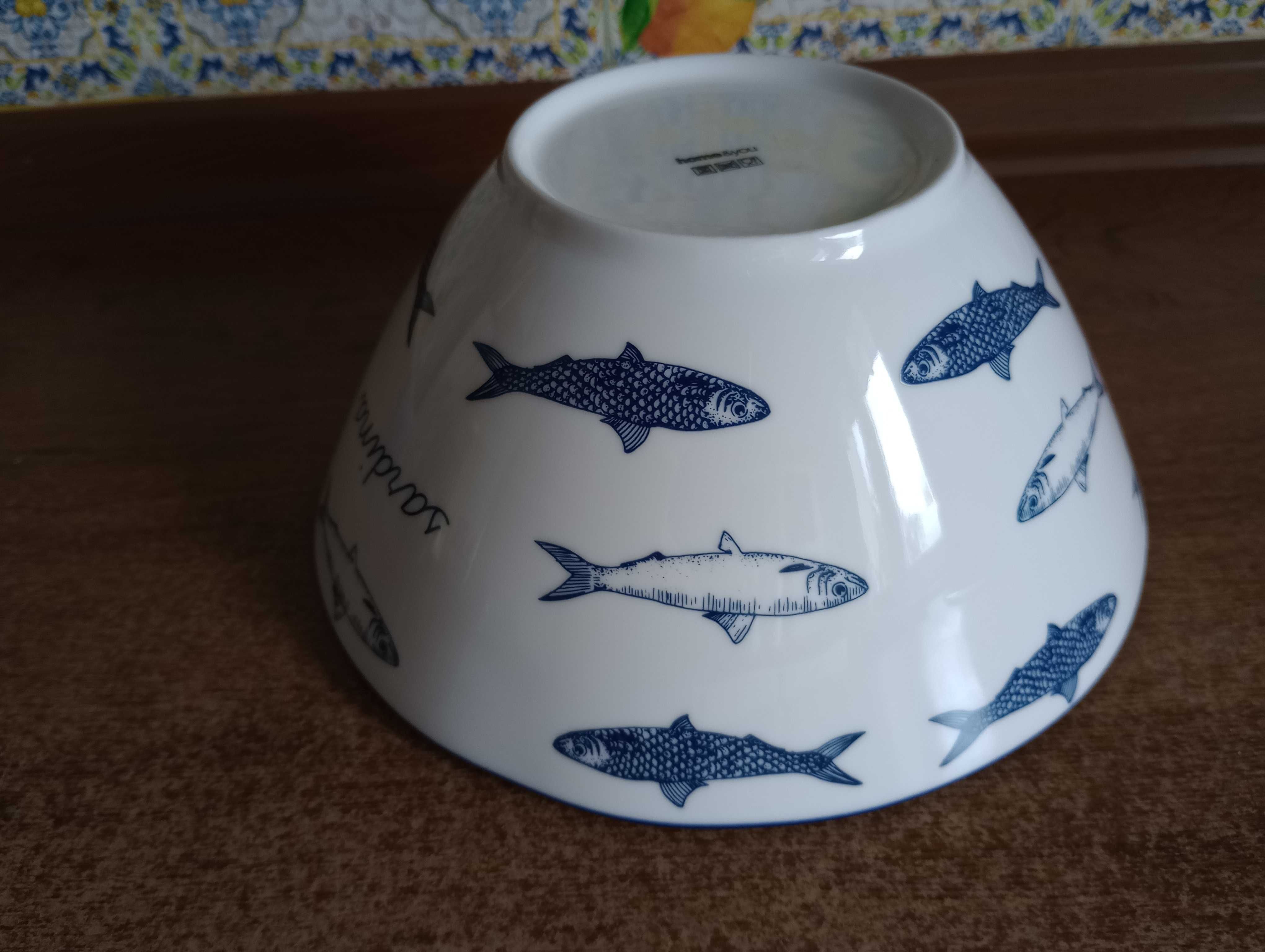 Ceramiczna biała miska w granatowe rybki -Home & you