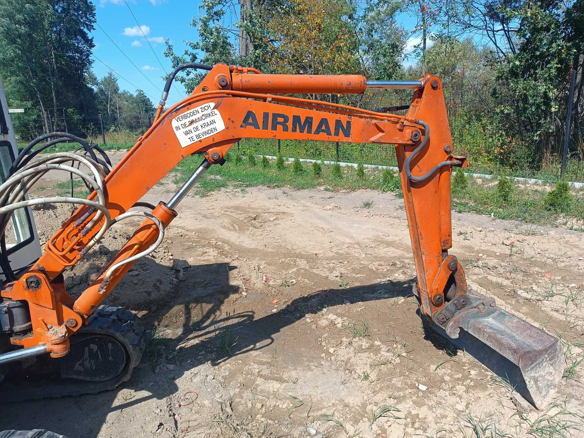 Minikoparka AIRMAN silnik 3 cylindrowy 2,5t  Janmar Kubota