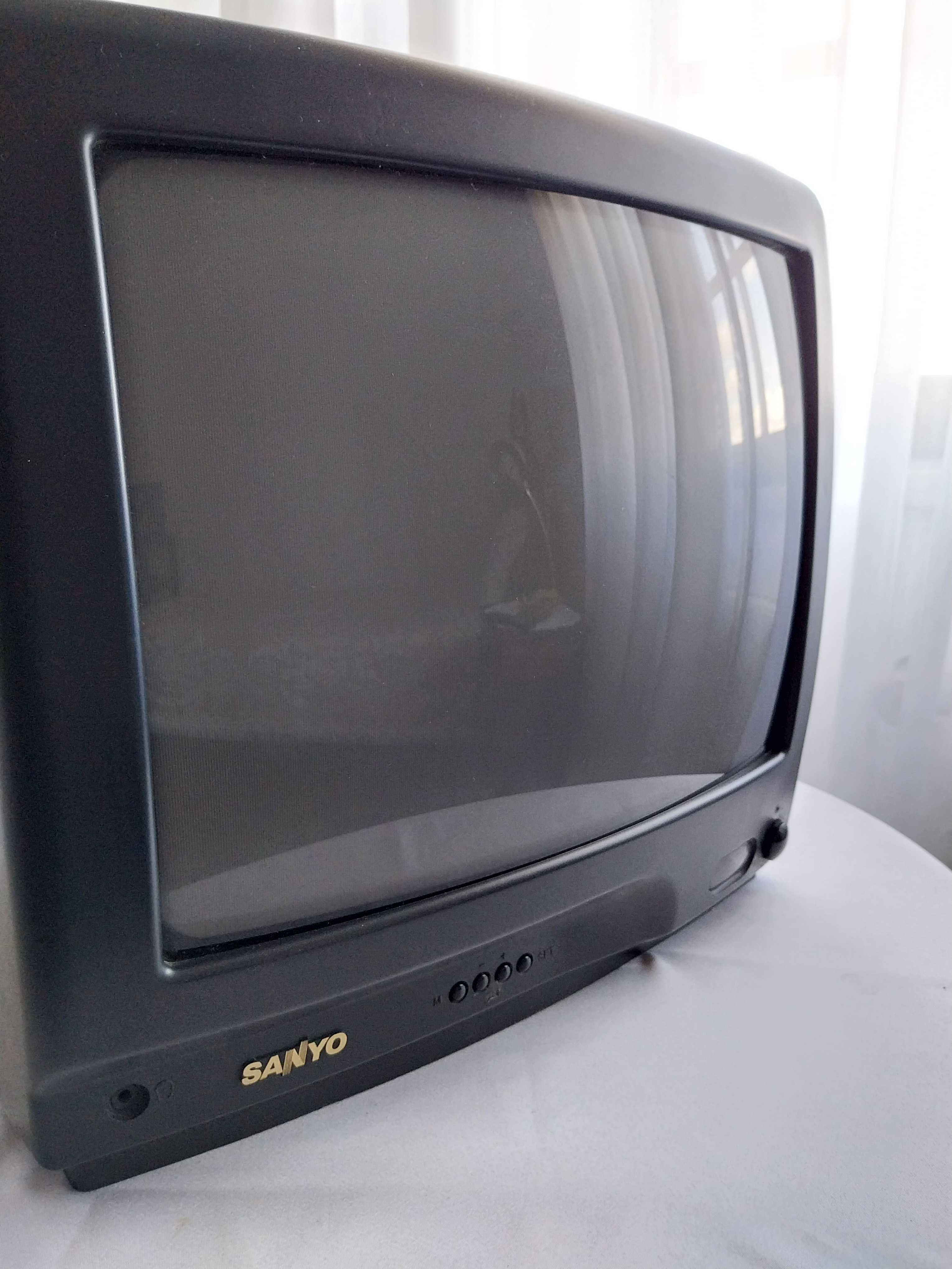 Televisão antiga da Sanyo CEP 1497, vintage, a funcionar