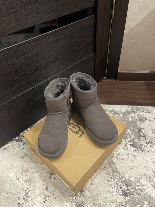 Ugg в сірому кольрі