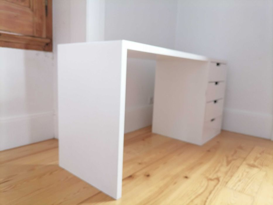 secretária branca em madeira maciça lacada