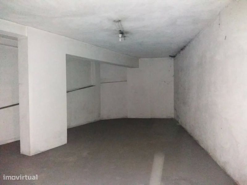 Lugar de garagem em São João da Madeira para arrendamento