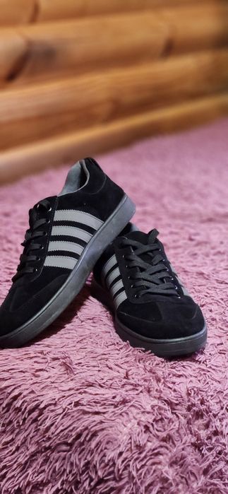 Нові кросівки на натуральній замші!!!