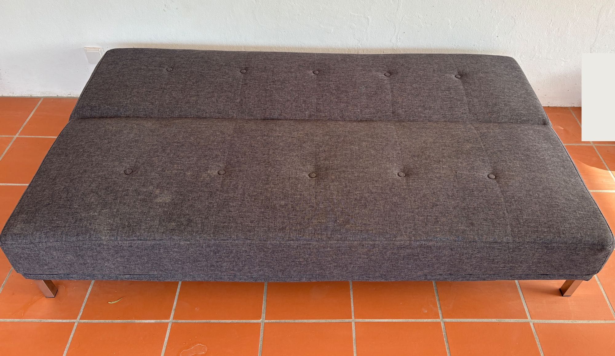 Sofa cama cinzento em segunda mão mas em bom estado