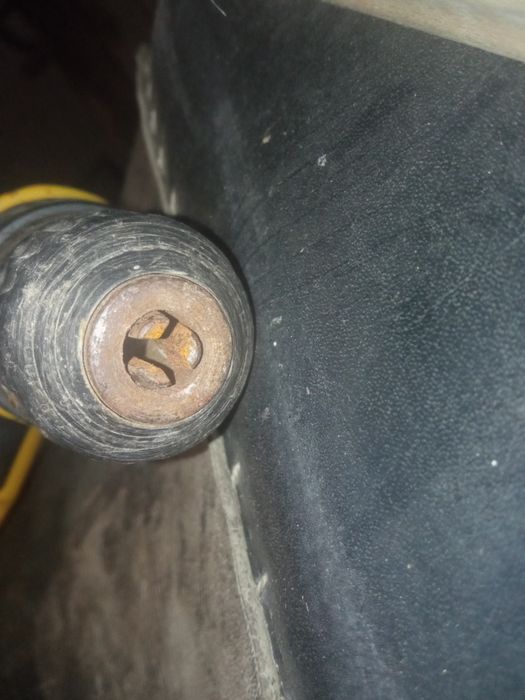 На продаж - шуруповерт на Акамуляторі б.у 450 грн