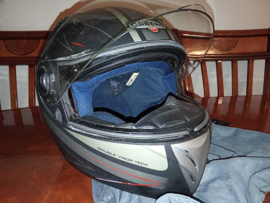 Capacete Integral "Caberg"