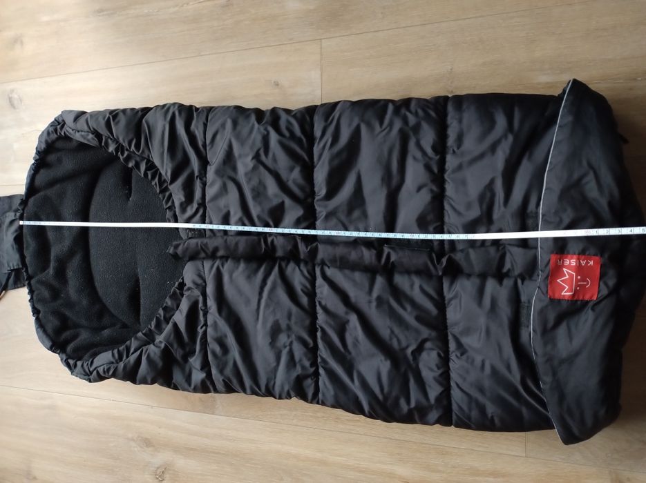 Czarny uniwersalny zimowy śpiworek do wózka Kaiser