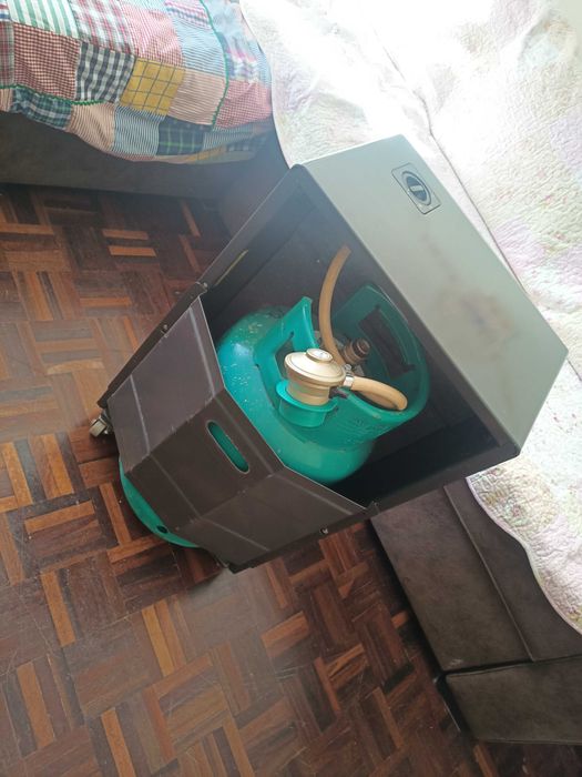 Aquecedor a gás com queimador redutor e garrafa de butano de 13 kg