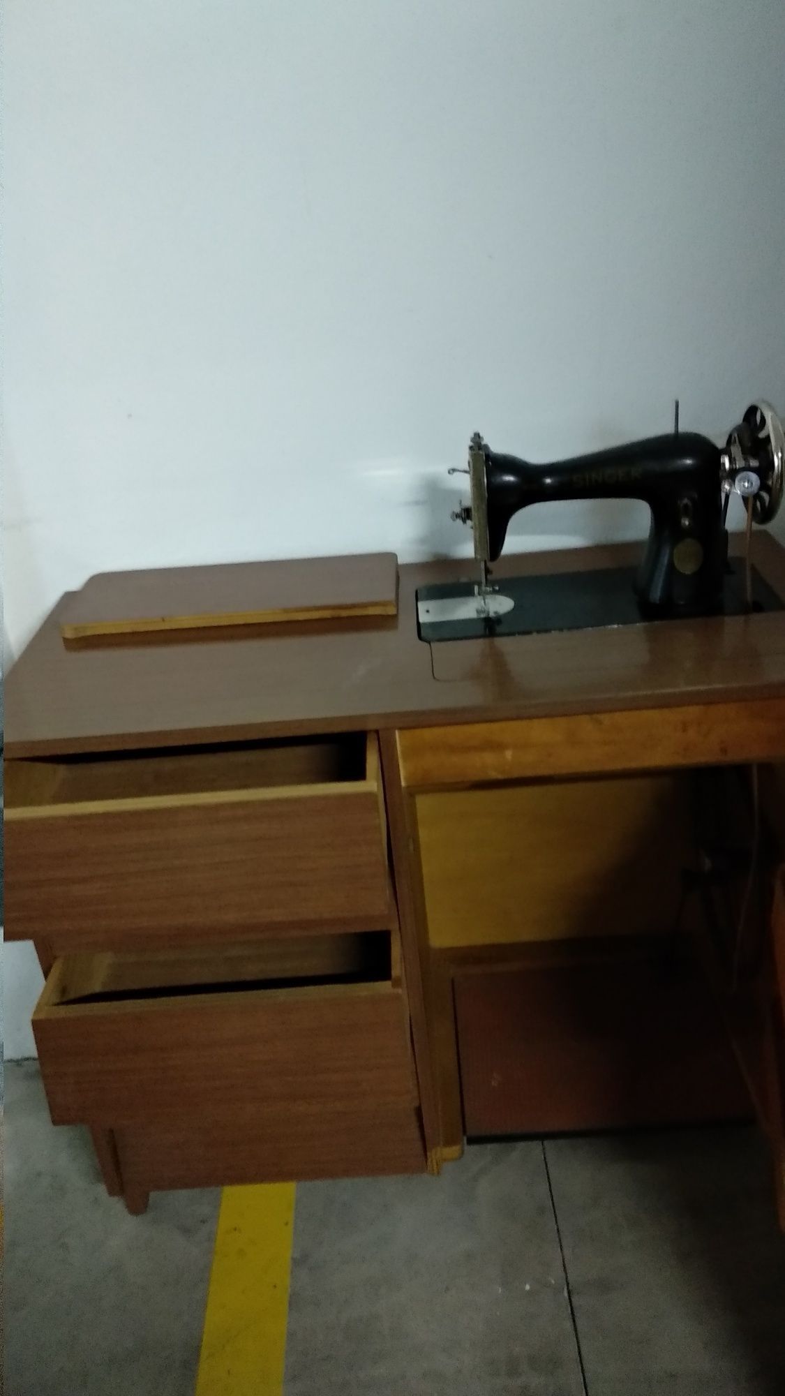 Máquina de costura Singer muito antiga