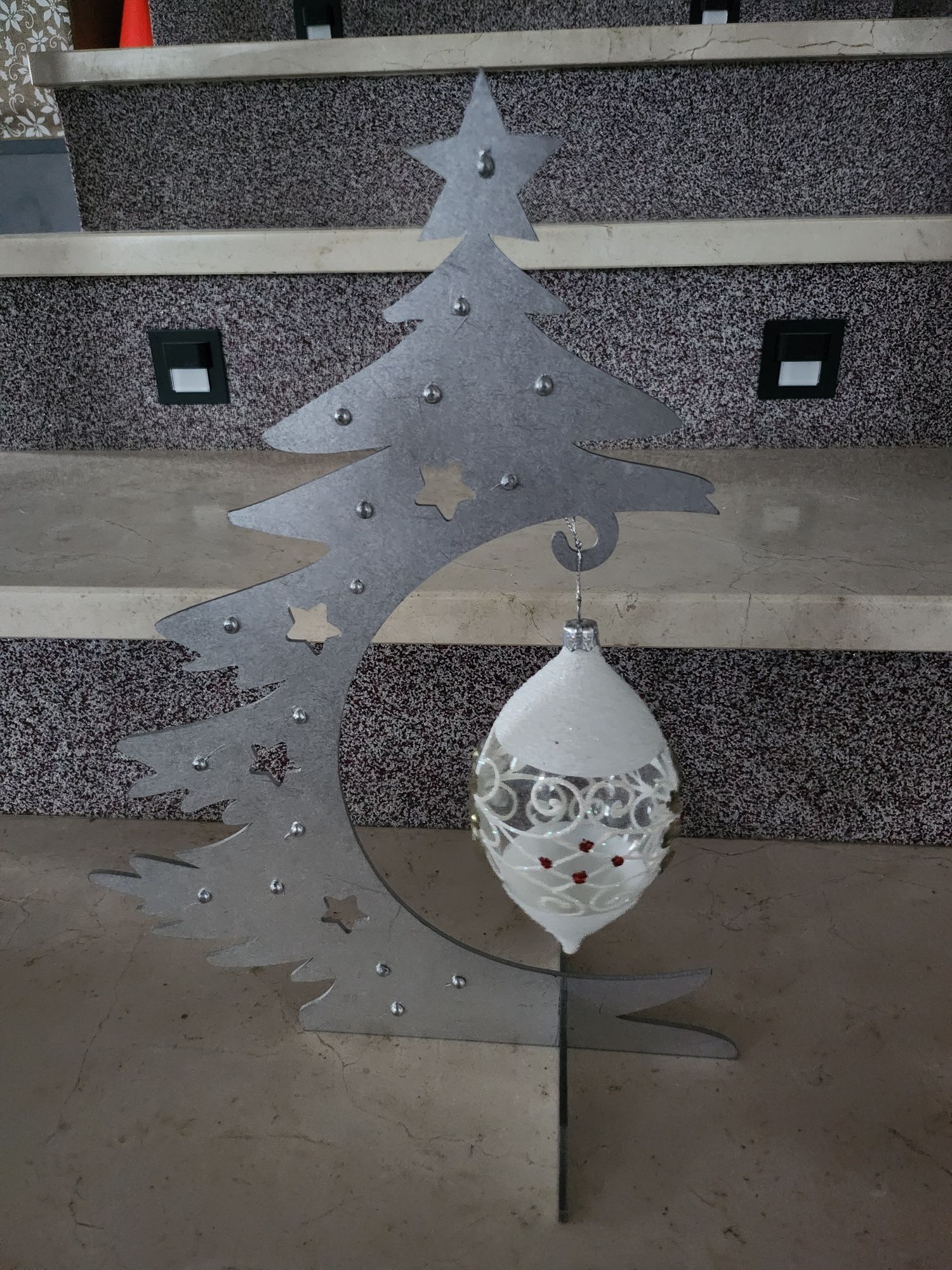 Bombki ręcznie malowane na stojaku