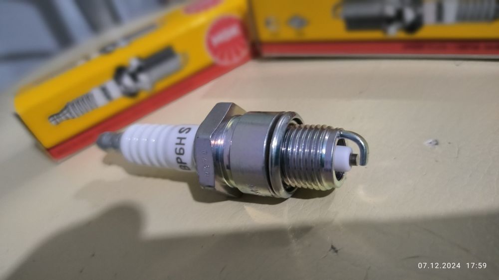 Свічки запалювання NGK