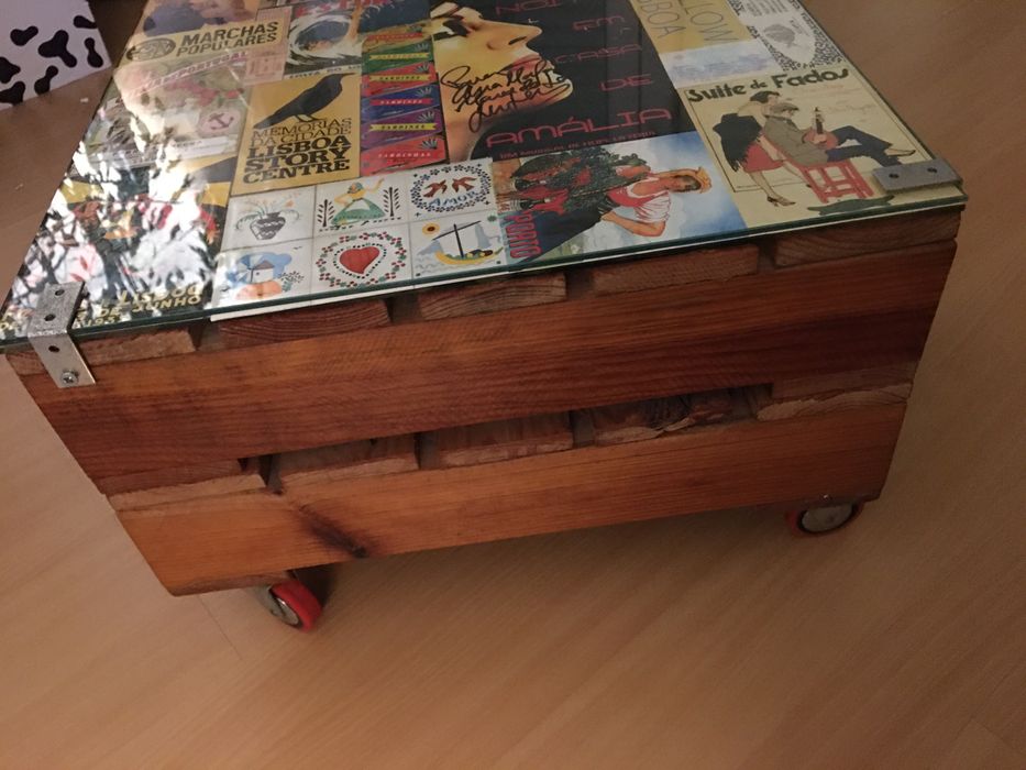 Mesa design em palette com rodas