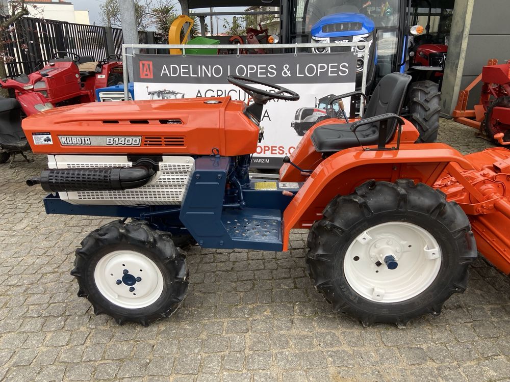 Tractor kubota tração 4 rodas com fresa