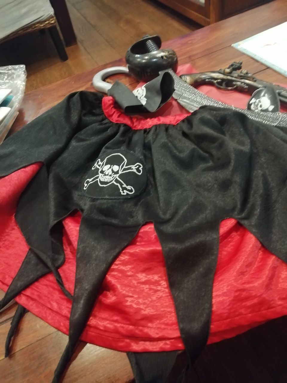 Strój, przebranie i akcesoria piratki.