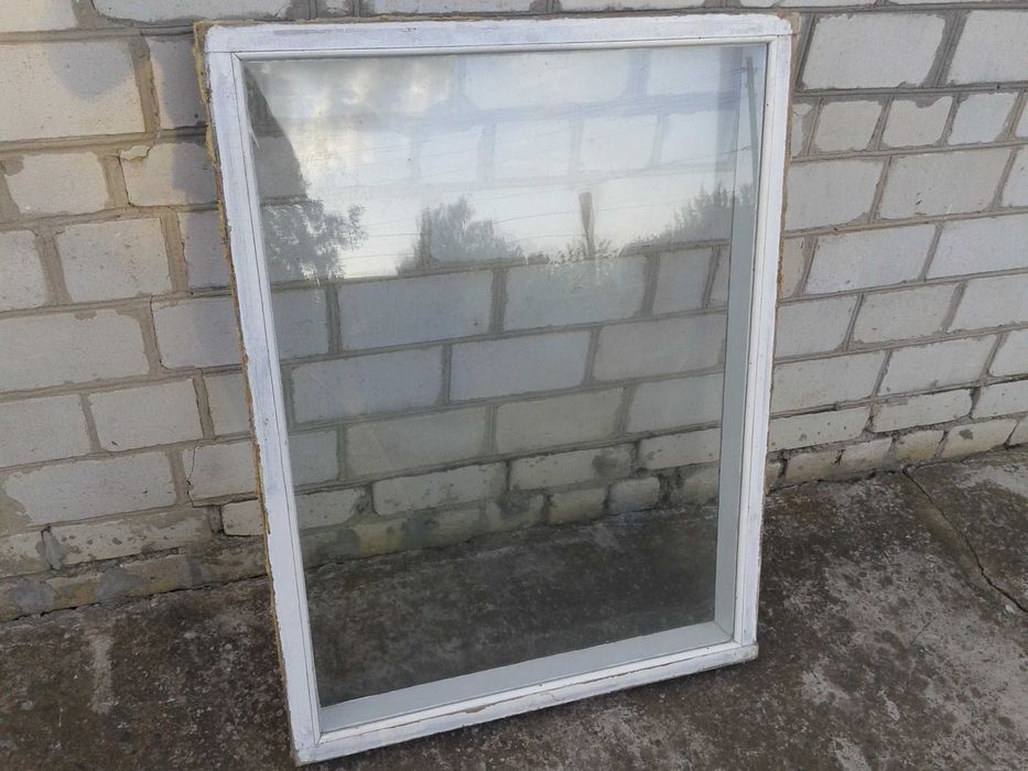 деревьяне вікно зі склом