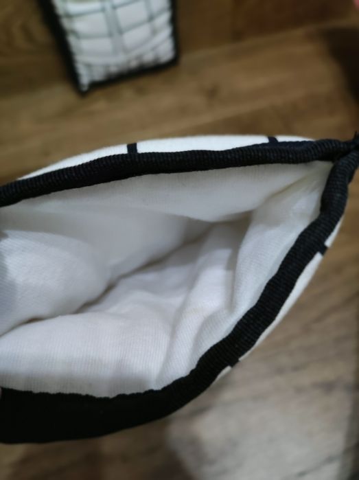 Термостійка рукавиця для захисту рук від високих температур.