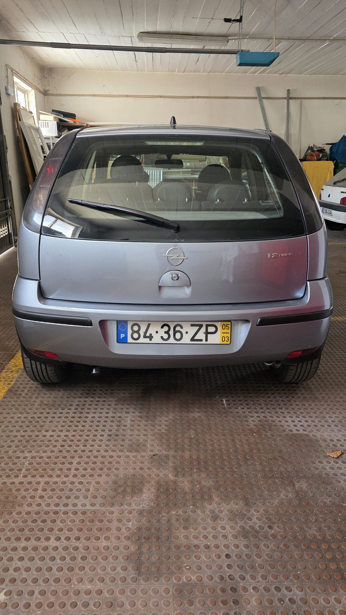 Opel corsa 1.2 16 v