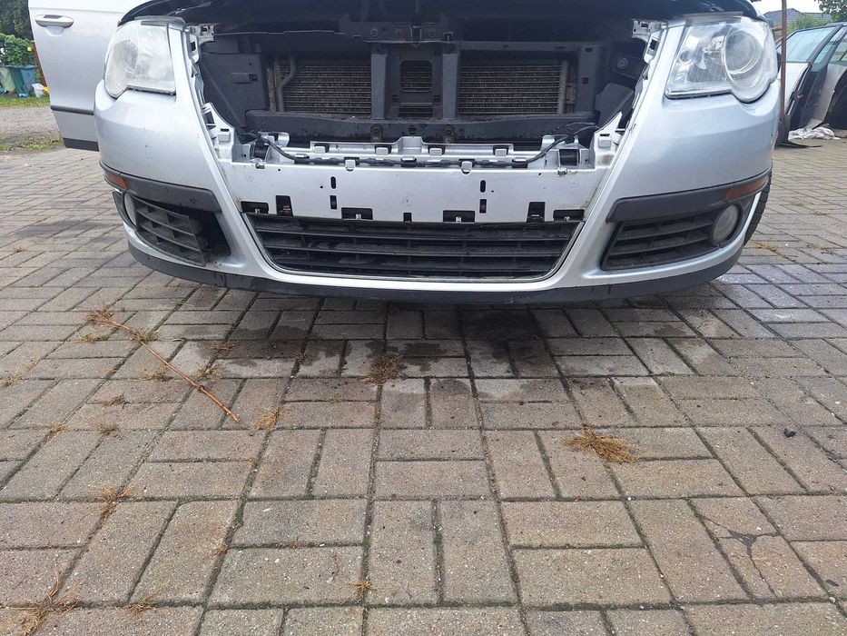 VW Passat B6 zderzak przedni przód lakier LA7W