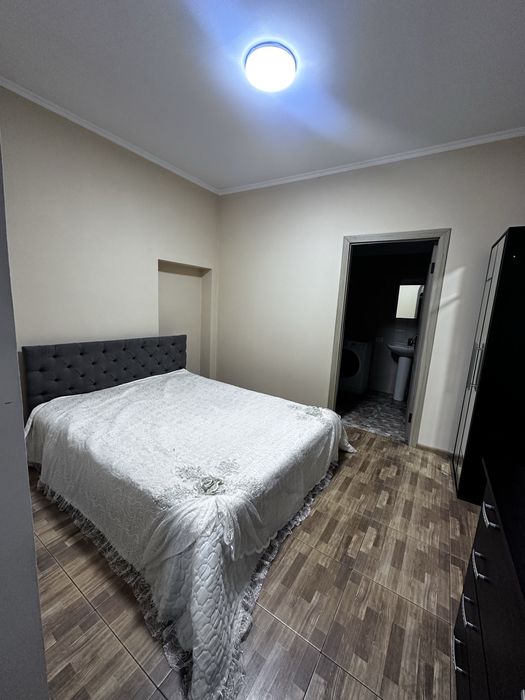 Власник. Здається квартира в центрі.