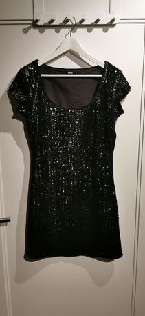 Czarna sukienka w rozmiarze 40