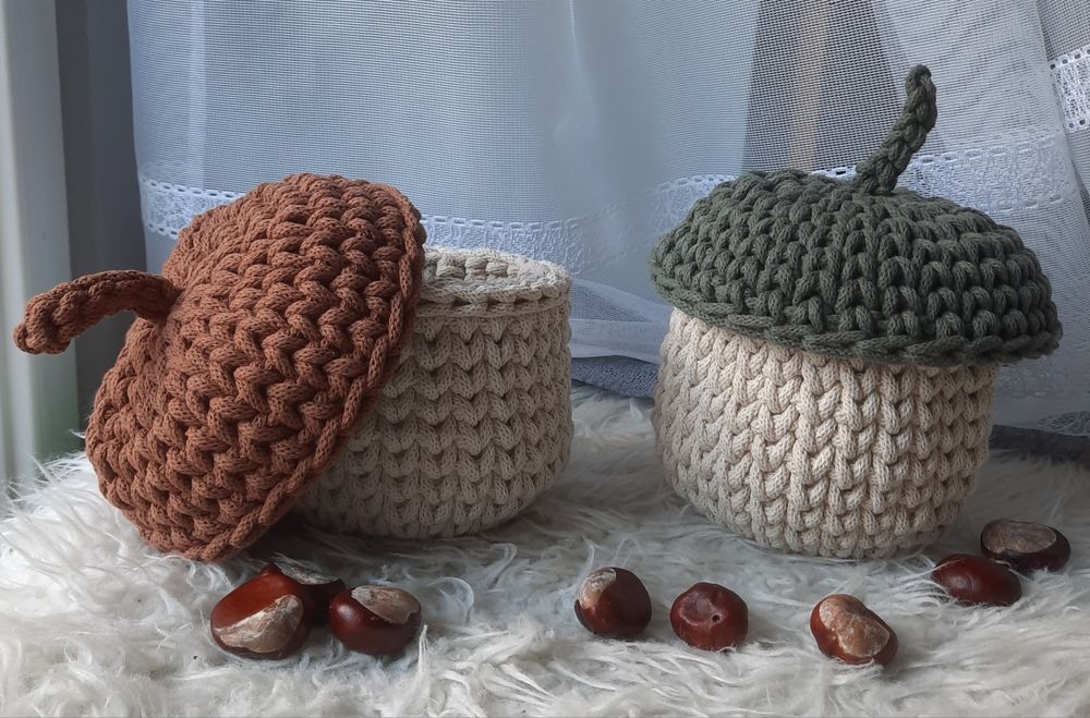 Koszyk z przykrywką żołądź na szydełku dekoracja osłonka handmade