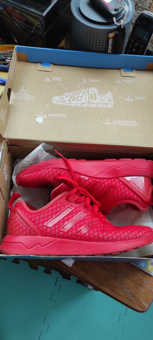 Ténis Adidas vermelho