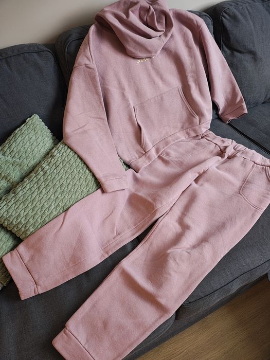 Rózowy dres bluza i spodnie