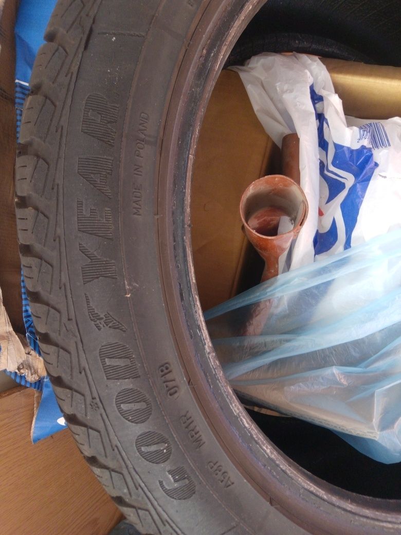 Шины  Goodyear 235/45 r17